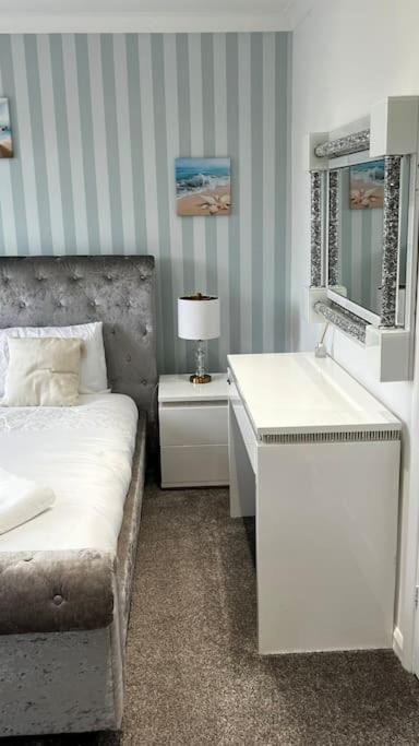 Cheerful 3 Bedroom Townhouse With Free Parking. Billericay Exteriör bild