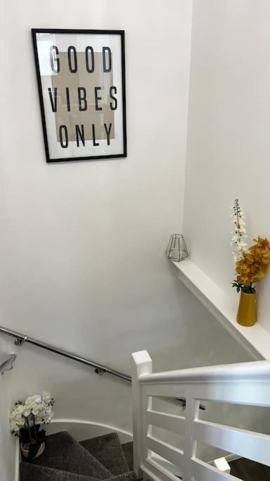 Cheerful 3 Bedroom Townhouse With Free Parking. Billericay Exteriör bild